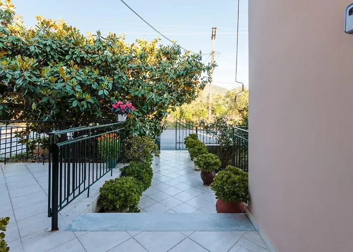 Stylish Seaside Home - Fully Equipped, Big Terrace