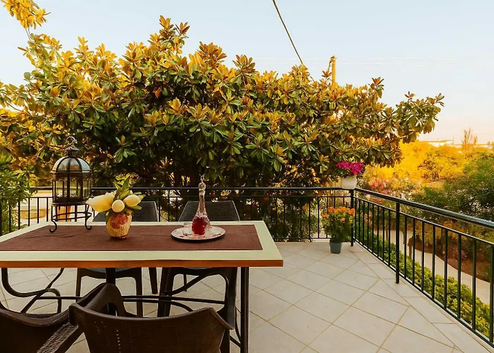 Stylish Seaside Home - Fully Equipped, Big Terrace