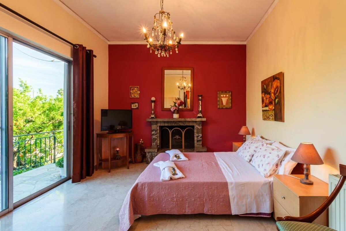 Stylish Seaside - Fully Equipped, Big Terrace Holiday home Kalamata